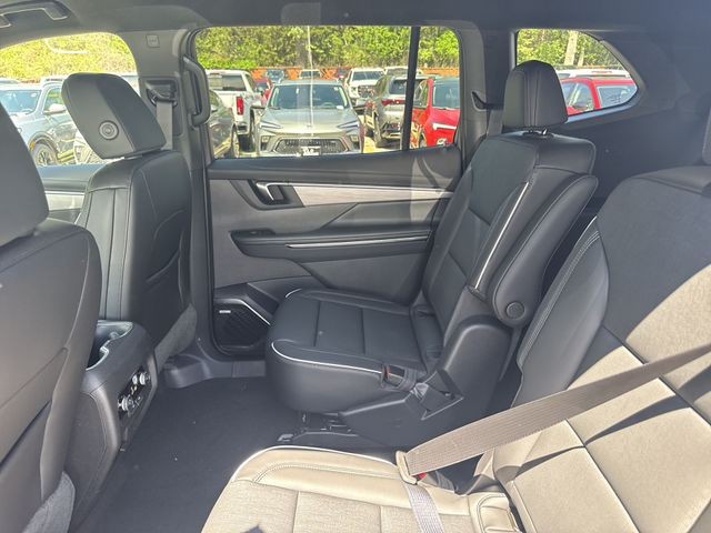 Buick Enclave Vehicle Full-screen Gallery Image 22