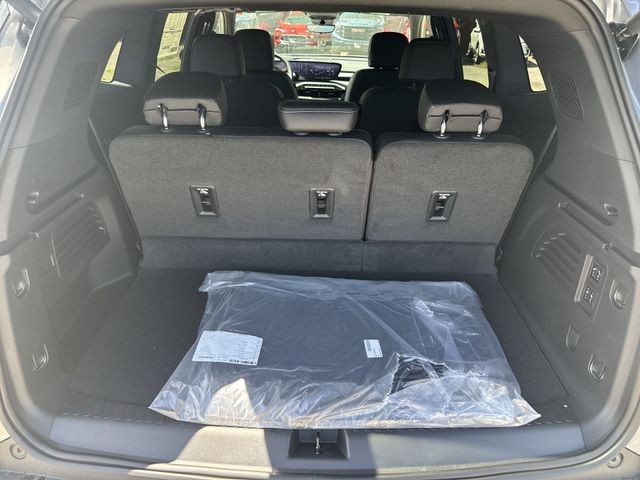 Buick Enclave Vehicle Full-screen Gallery Image 24