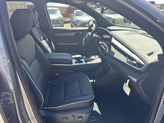 Buick Enclave Vehicle Full-screen Gallery Image 25