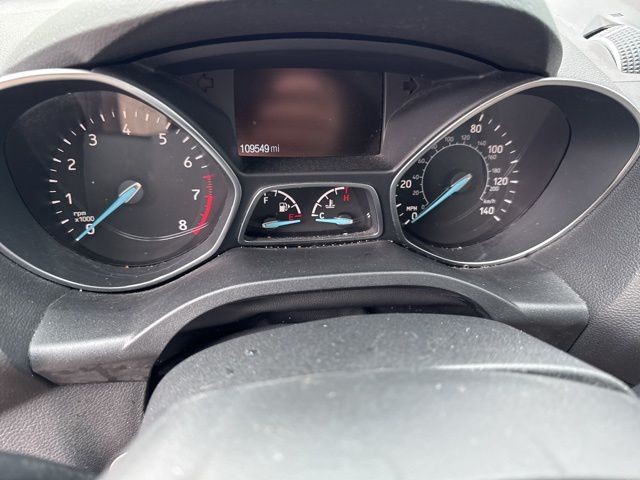 Ford Escape Vehicle Full-screen Gallery Image 18