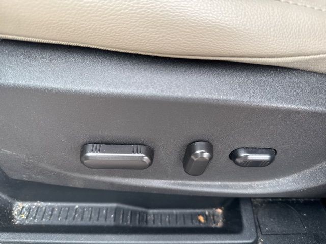 Ford Escape Vehicle Full-screen Gallery Image 20