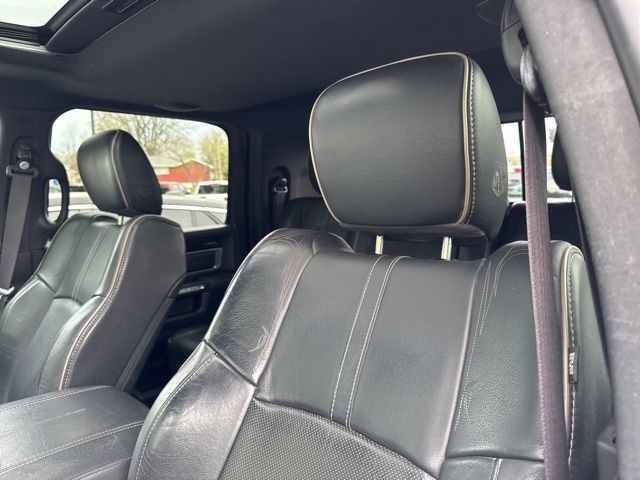 Ram 2500 Vehicle Full-screen Gallery Image 18