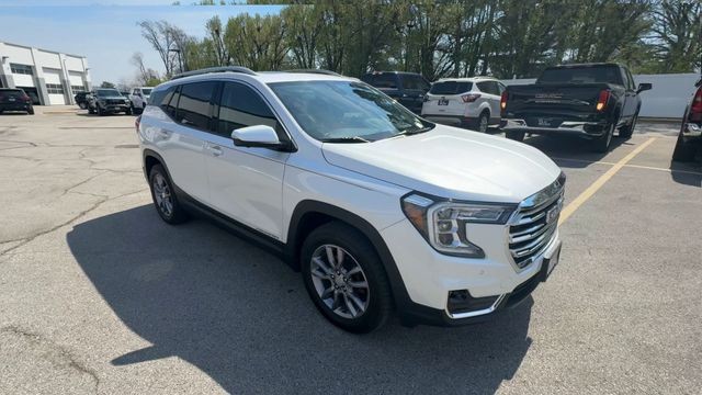 GMC Terrain Vehicle Full-screen Gallery Image 02