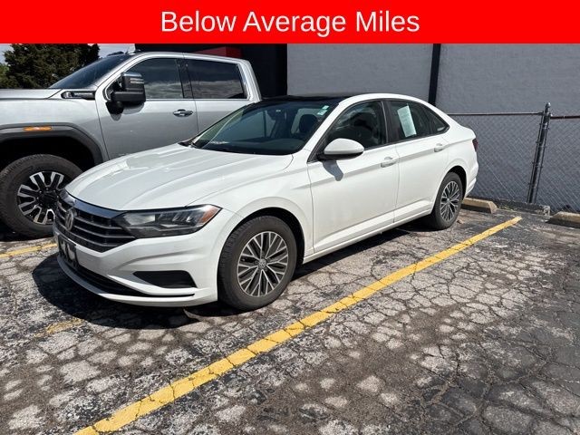 Volkswagen Jetta Vehicle Full-screen Gallery Image 02