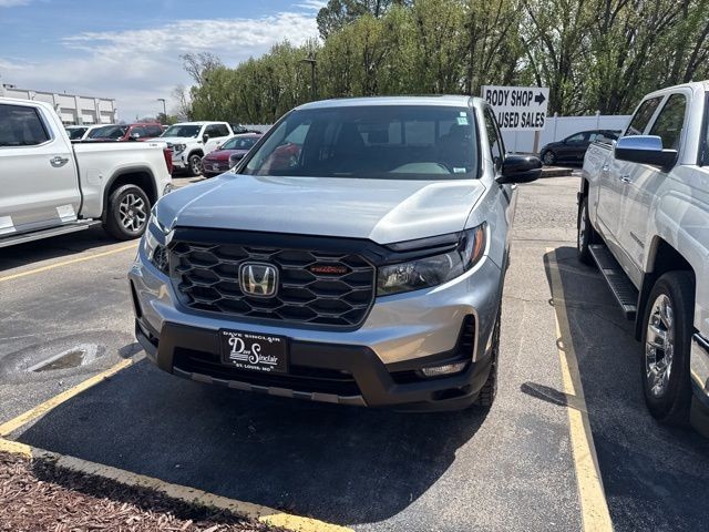Honda Ridgeline Vehicle Full-screen Gallery Image 02