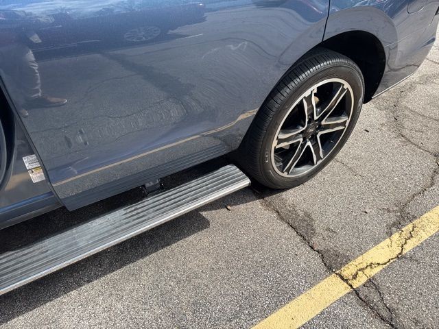 Ford Expedition Vehicle Full-screen Gallery Image 19