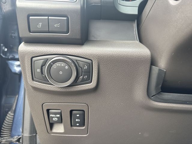 Ford Expedition Vehicle Full-screen Gallery Image 22