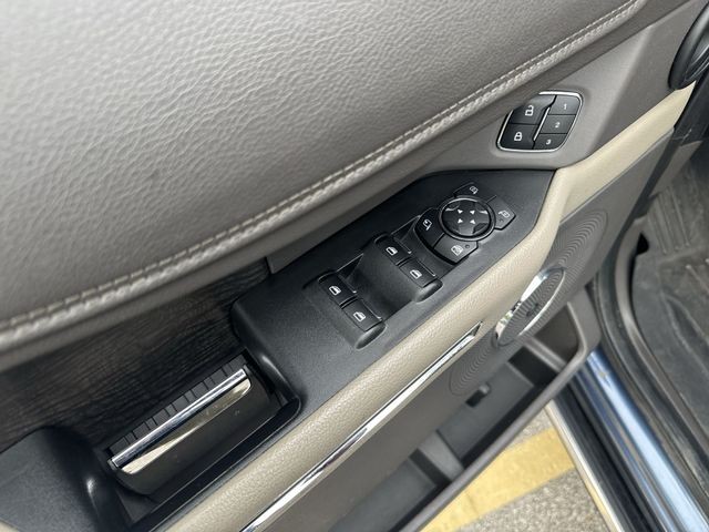 Ford Expedition Vehicle Full-screen Gallery Image 28
