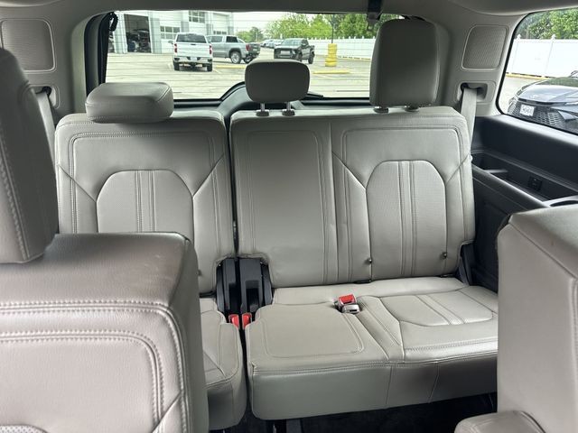 Ford Expedition Vehicle Full-screen Gallery Image 31