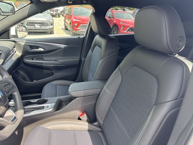 Buick Envista Vehicle Full-screen Gallery Image 11