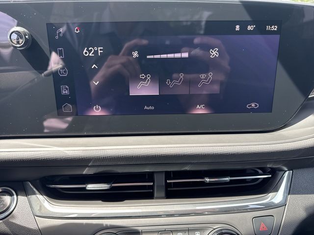 Buick Envista Vehicle Full-screen Gallery Image 18