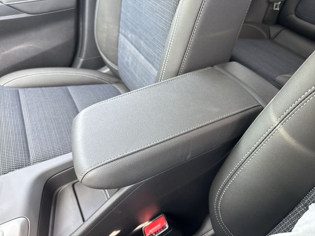 Buick Envista Vehicle Full-screen Gallery Image 20
