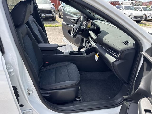Buick Envista Vehicle Full-screen Gallery Image 23