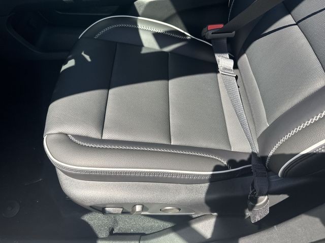GMC Acadia Vehicle Full-screen Gallery Image 12