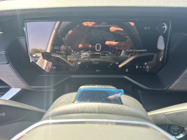 GMC Acadia Vehicle Full-screen Gallery Image 15