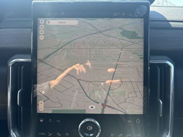 GMC Acadia Vehicle Full-screen Gallery Image 18