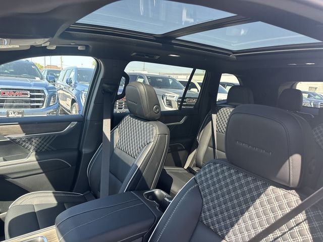 GMC Acadia Vehicle Full-screen Gallery Image 22