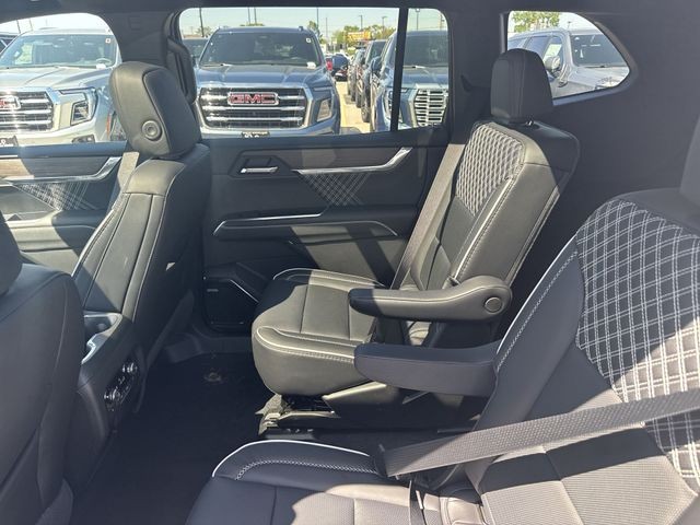 GMC Acadia Vehicle Full-screen Gallery Image 23