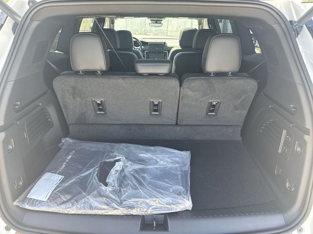 GMC Acadia Vehicle Full-screen Gallery Image 25