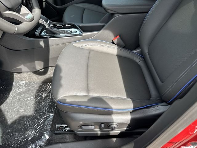 Buick Encore GX Vehicle Full-screen Gallery Image 12