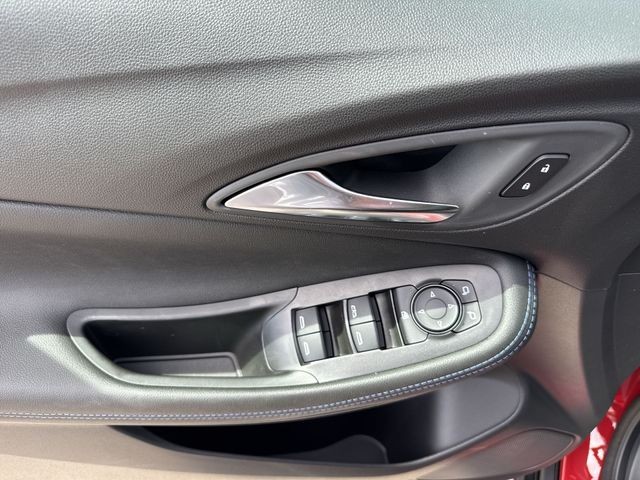 Buick Encore GX Vehicle Full-screen Gallery Image 13