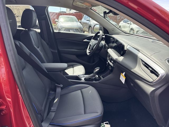 Buick Encore GX Vehicle Full-screen Gallery Image 22