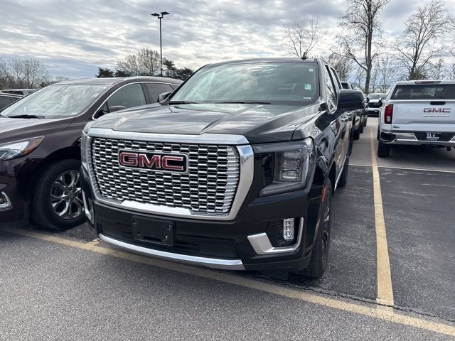 GMC Yukon Vehicle Full-screen Gallery Image 03