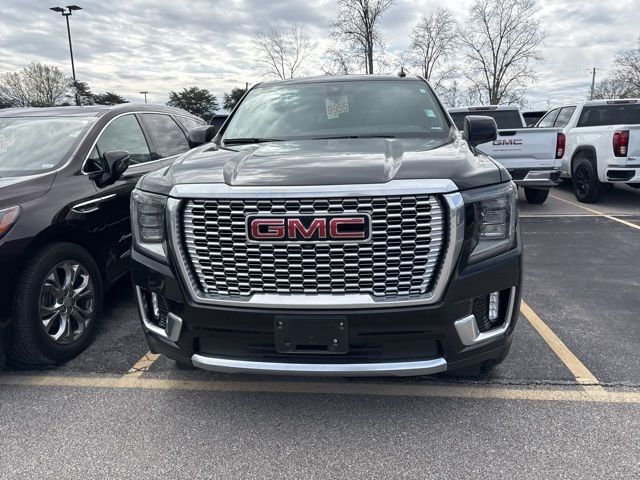 GMC Yukon Vehicle Full-screen Gallery Image 05