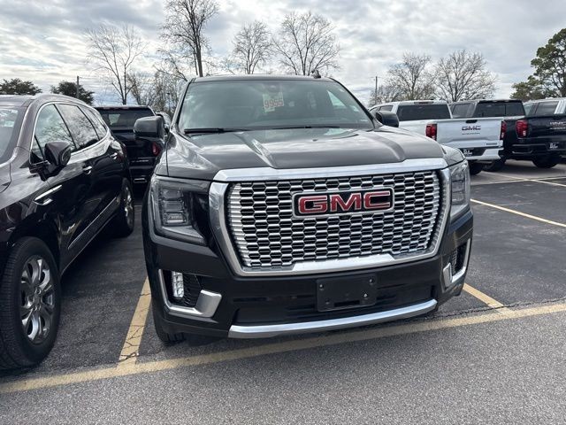 GMC Yukon Vehicle Full-screen Gallery Image 06