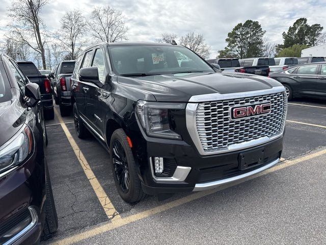 GMC Yukon Vehicle Full-screen Gallery Image 07