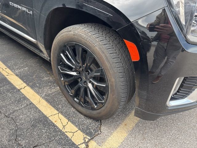 GMC Yukon Vehicle Full-screen Gallery Image 09