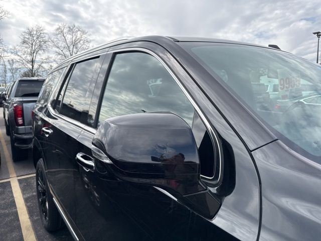 GMC Yukon Vehicle Full-screen Gallery Image 10