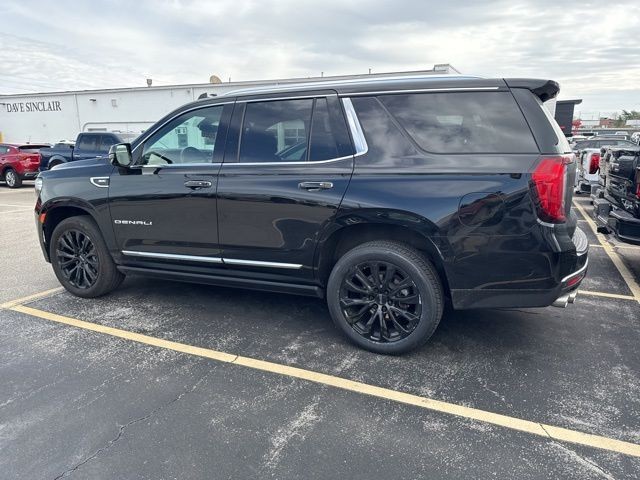 GMC Yukon Vehicle Full-screen Gallery Image 13