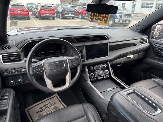 GMC Yukon Vehicle Full-screen Gallery Image 15