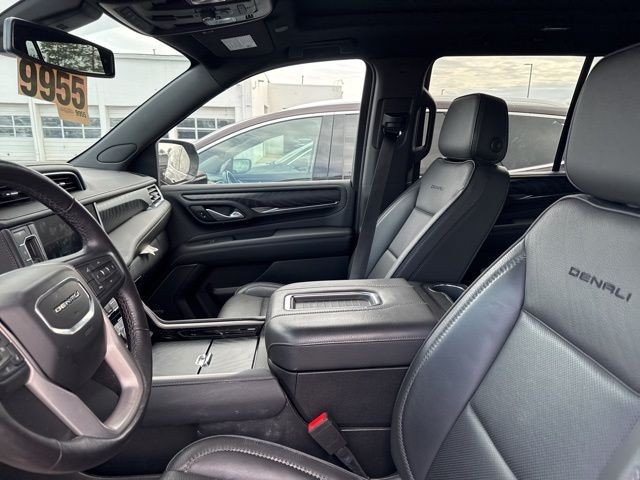 GMC Yukon Vehicle Full-screen Gallery Image 18