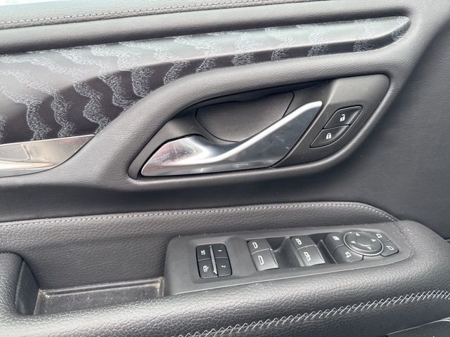 GMC Yukon Vehicle Full-screen Gallery Image 21