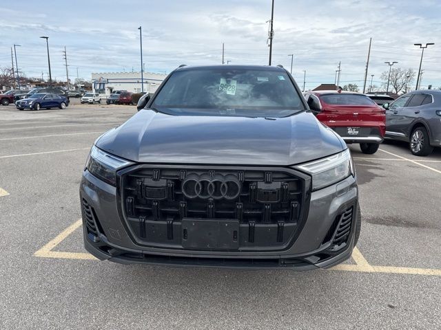 Audi Q7 Vehicle Full-screen Gallery Image 05