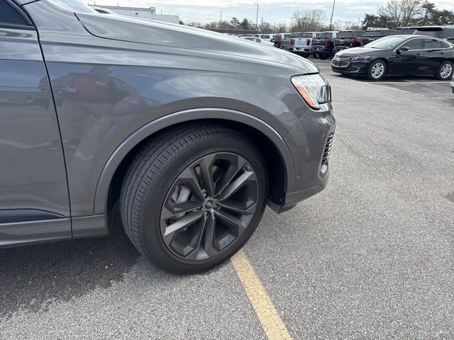 Audi Q7 Vehicle Full-screen Gallery Image 13