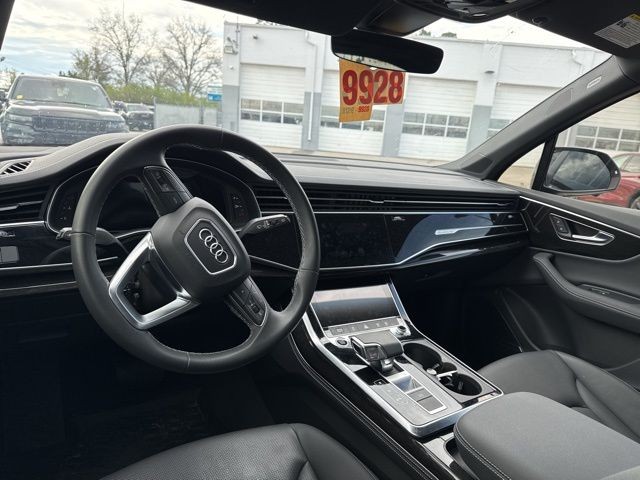 Audi Q7 Vehicle Full-screen Gallery Image 21