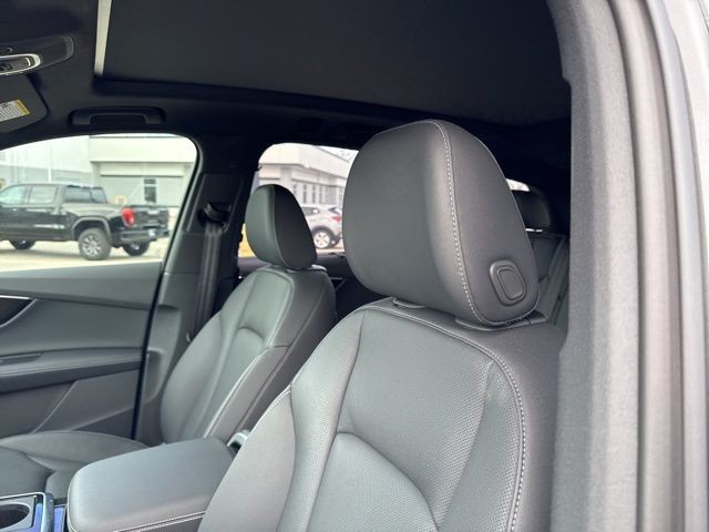 Audi Q7 Vehicle Full-screen Gallery Image 23