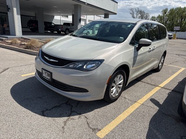 Chrysler Pacifica Vehicle Full-screen Gallery Image 06