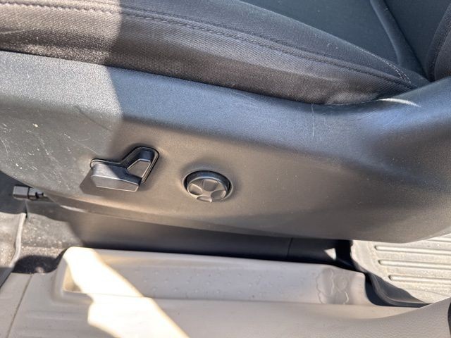 Chrysler Pacifica Vehicle Full-screen Gallery Image 19