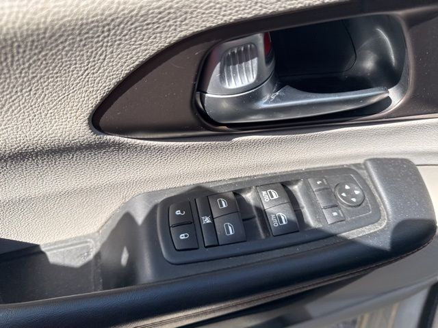 Chrysler Pacifica Vehicle Full-screen Gallery Image 20