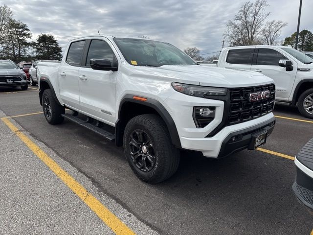 GMC Canyon Vehicle Full-screen Gallery Image 02