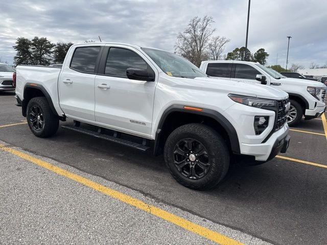 GMC Canyon Vehicle Full-screen Gallery Image 03