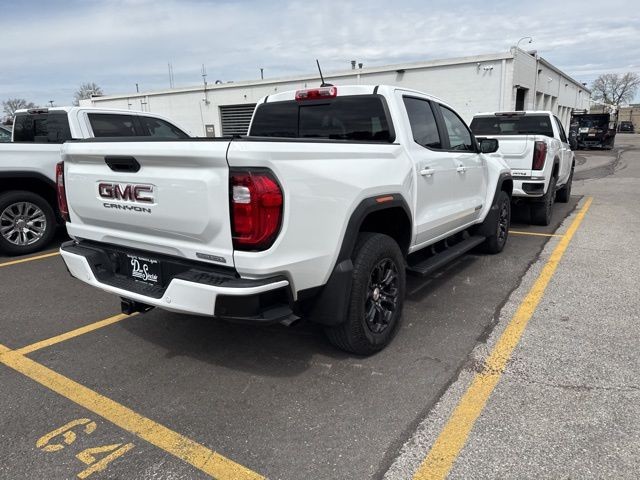 GMC Canyon Vehicle Full-screen Gallery Image 09