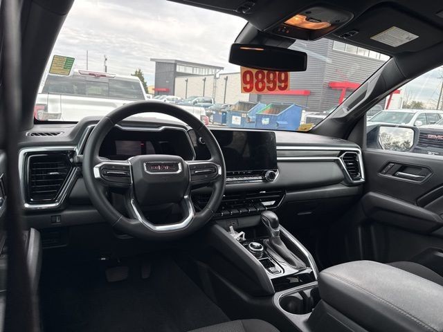 GMC Canyon Vehicle Full-screen Gallery Image 17