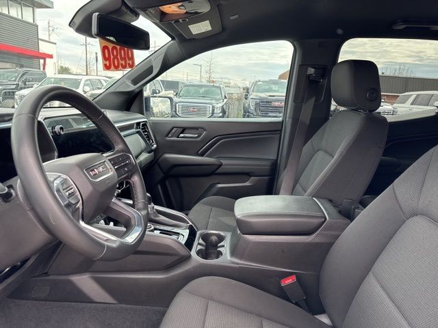 GMC Canyon Vehicle Full-screen Gallery Image 18