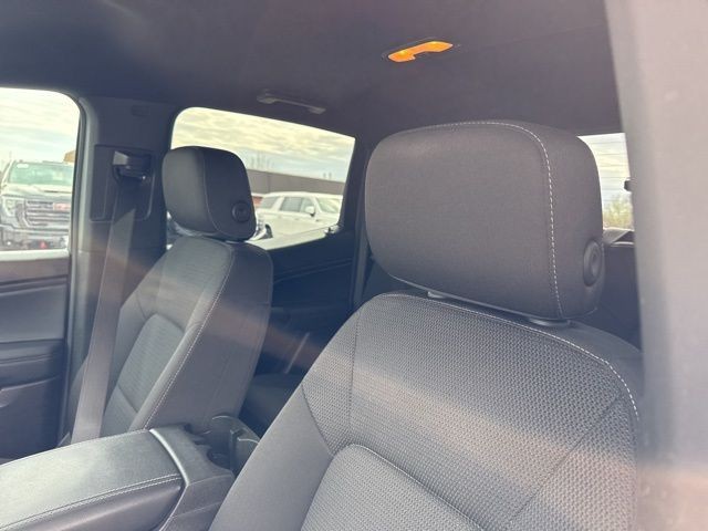 GMC Canyon Vehicle Full-screen Gallery Image 19