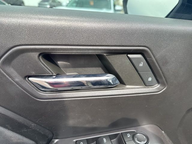 GMC Canyon Vehicle Full-screen Gallery Image 23